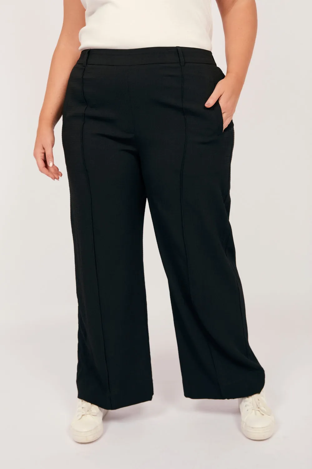 Relaxed Travel Pant in Black Adrift
